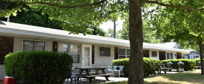 Lakeside Motor Lodge (Lakeside Motel) - Web Listing (newer photo)